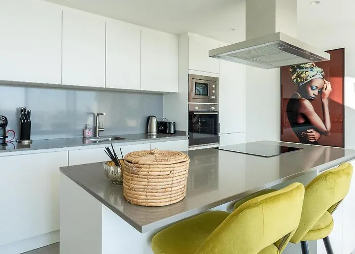 Oasis 325 Penthouse Apartment