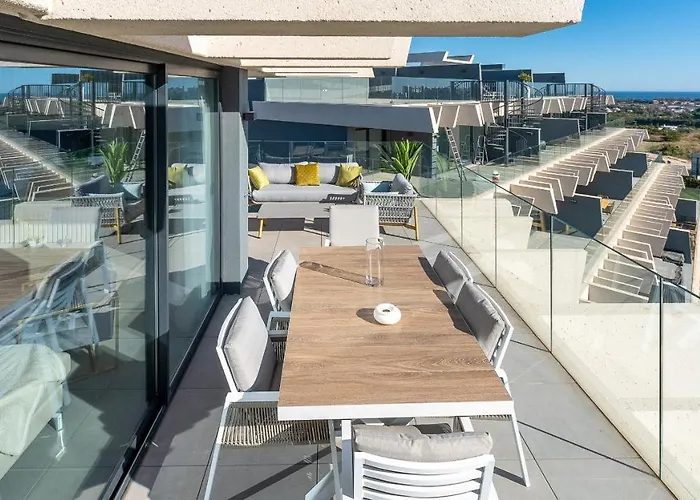 Oasis 325 Penthouse Apartment *